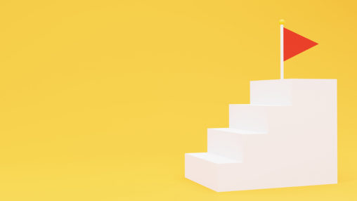 階段の最上段にフラッグ